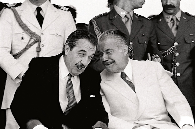 Alfonsín (left) and Sarney built enough trust to withstand leaks and other tensions.