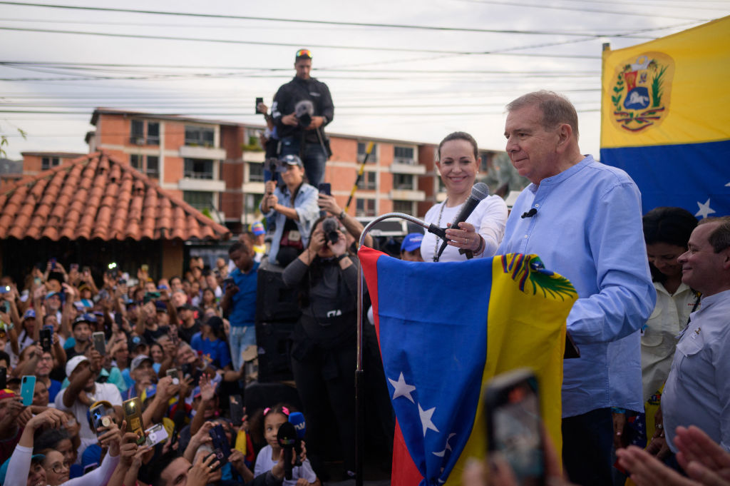 Opposition candidate Edmundo González Urrutia speaks at a rally in Guatire, Miranda, on May 31.