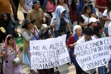 Unions marched in Santa Cruz on September 2, protesting fuel shortages and lack of U.S. dollars.