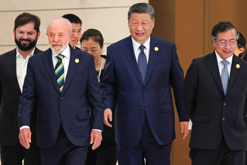Los presidentes Gabriel Boric de Chile, Luiz Inácio Lula da Silva de Brasil, Xi Jinping de China y Gustavo Petro de Colombia asisten a la cumbre China-CELAC en mayo. 
