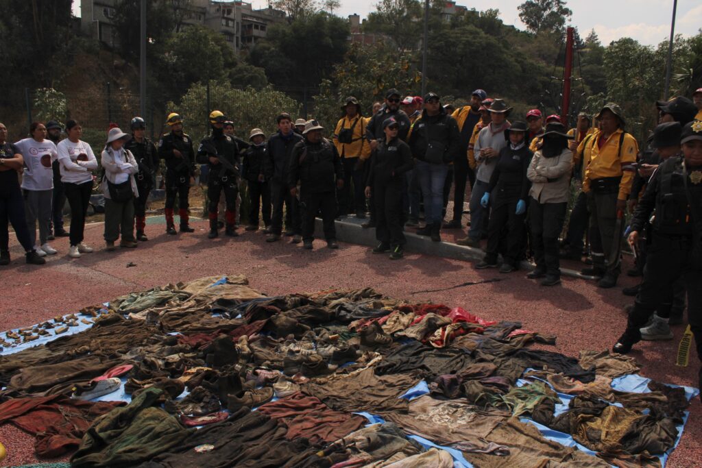 The search party—made up of relatives of the disappeared, volunteers, the fire brigade, National Guard, police, Mexico City Justice Department officials, and forensic specialists—convenes in a park overlooking a garbage-filled ravine.