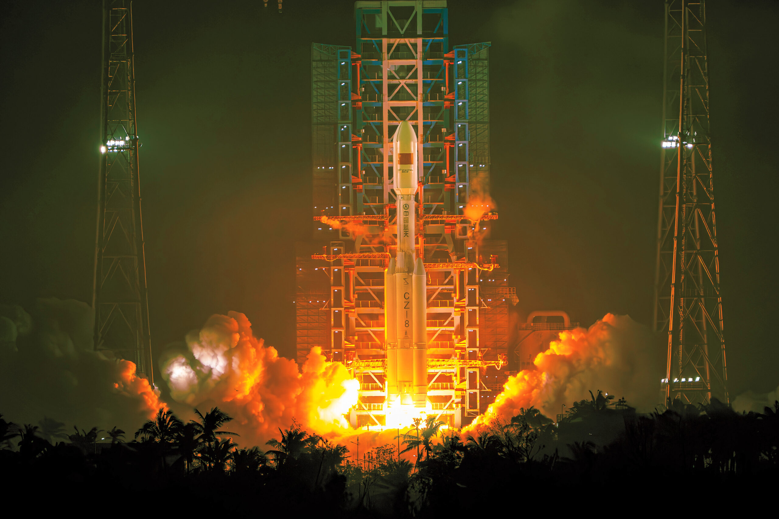 Um foguete transportando satélites decola de uma base de lançamento comercial na China em 2025. Os satélites fazem parte da SpaceSail, a constelação de banda larga da China recentemente autorizada a operar no Brasil.